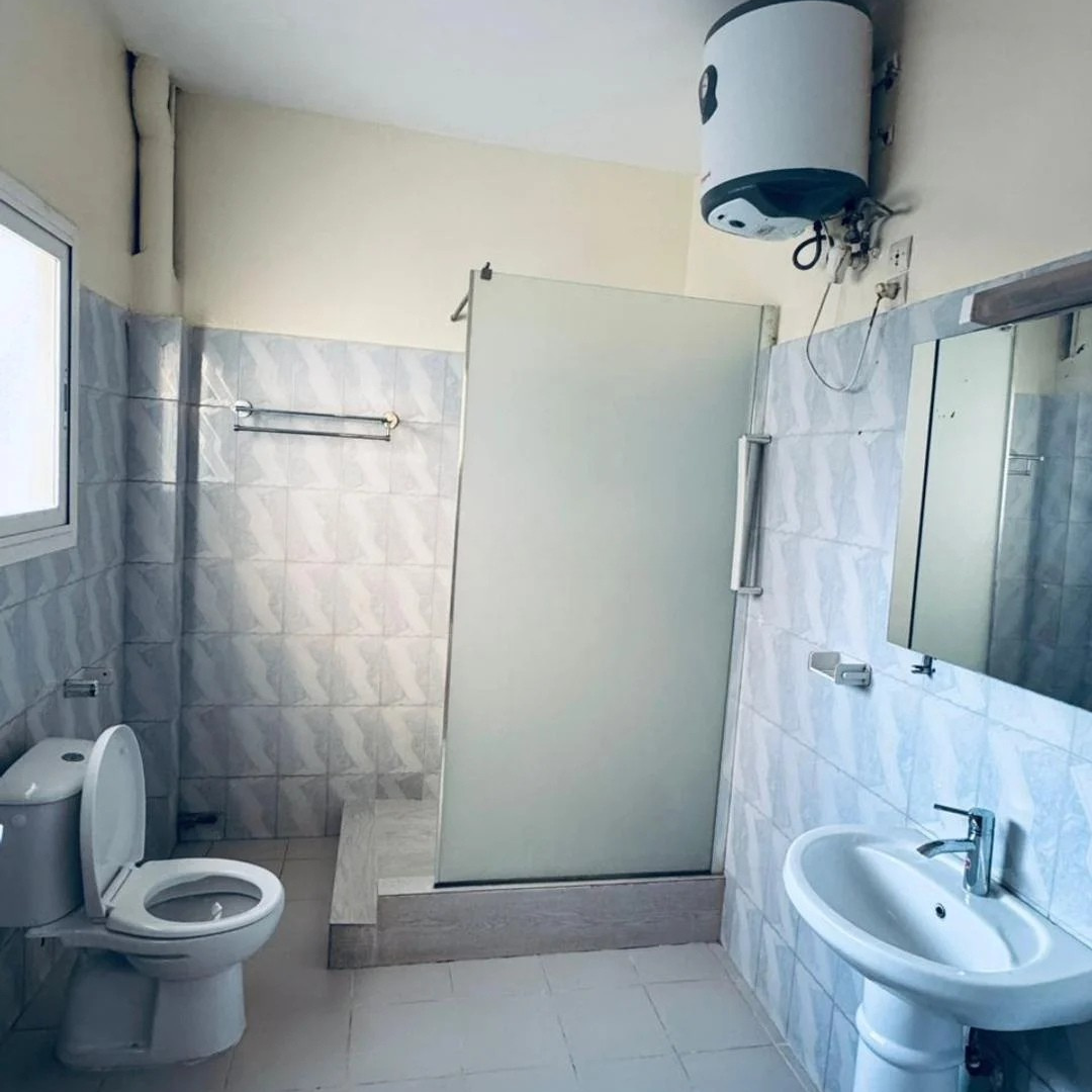 Grande chambre meublée à louer à Liberté 6